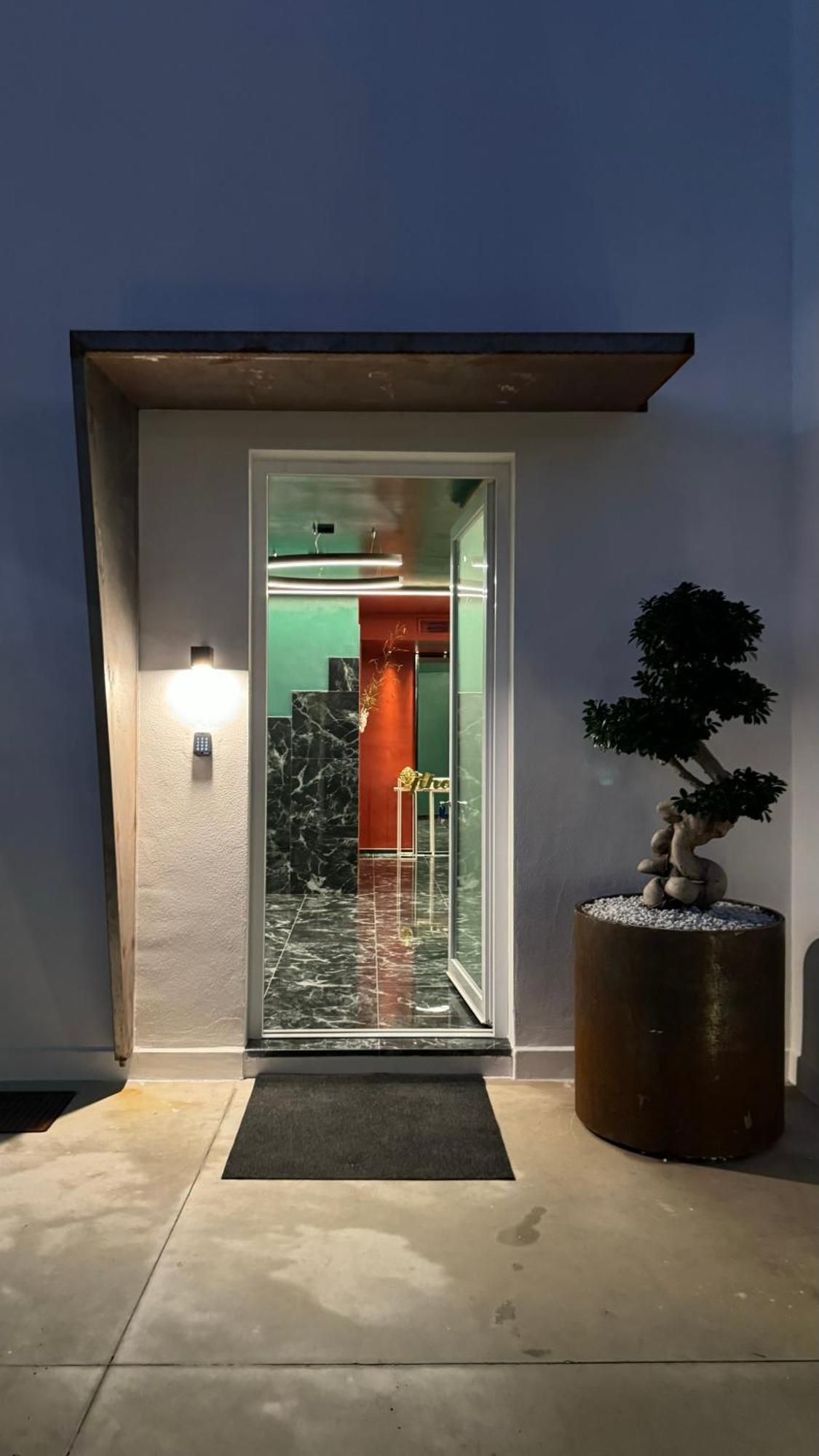 Nola Boutique Hotel Nbh Екстериор снимка